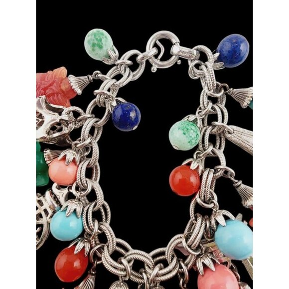 Asian Motiff Hard to Find Signed Napier Glass Charm Bracelet (A5580) - Picture 2 of 6